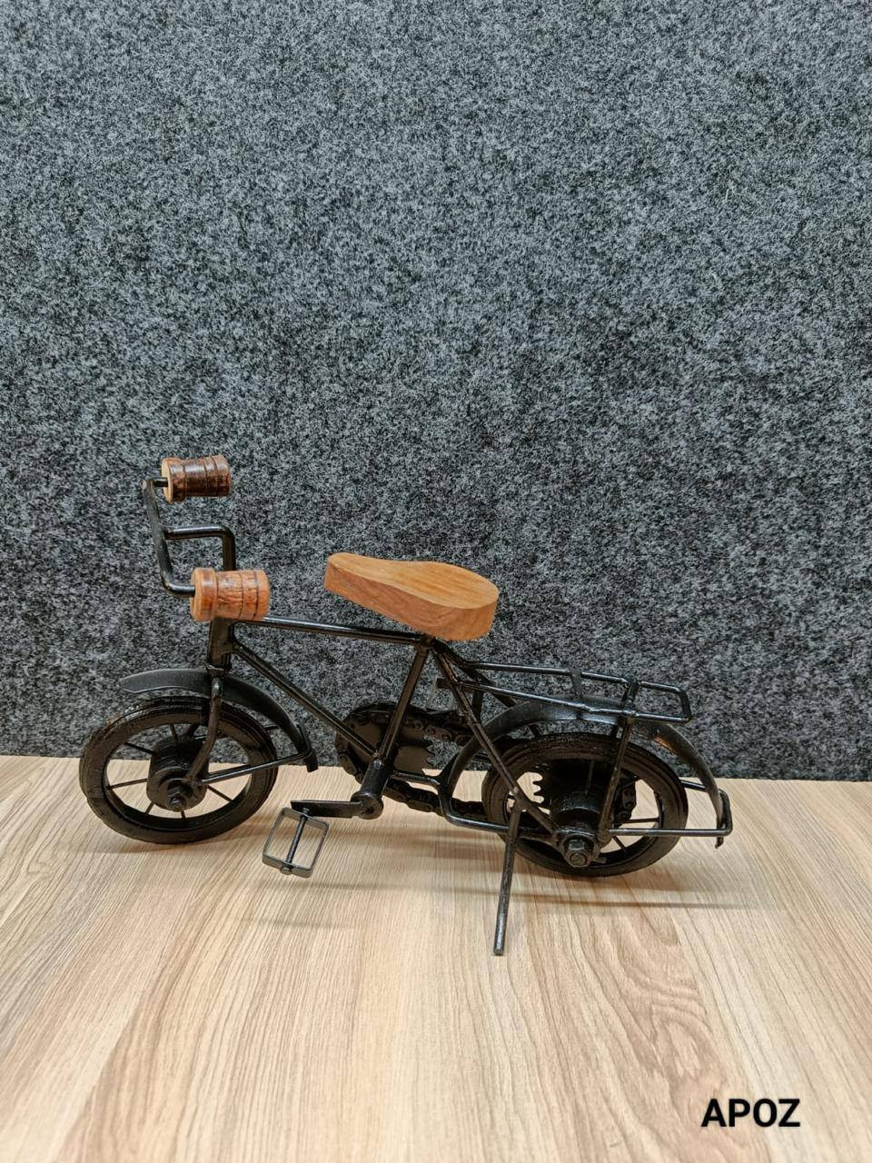 Handcrafted Metal Vintage Bike Décor Showpiece